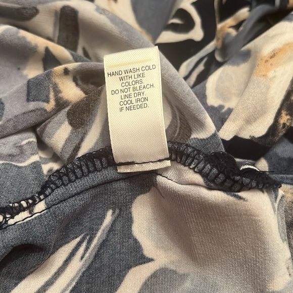 Crisscross across front bodice - Picture 6 of 6